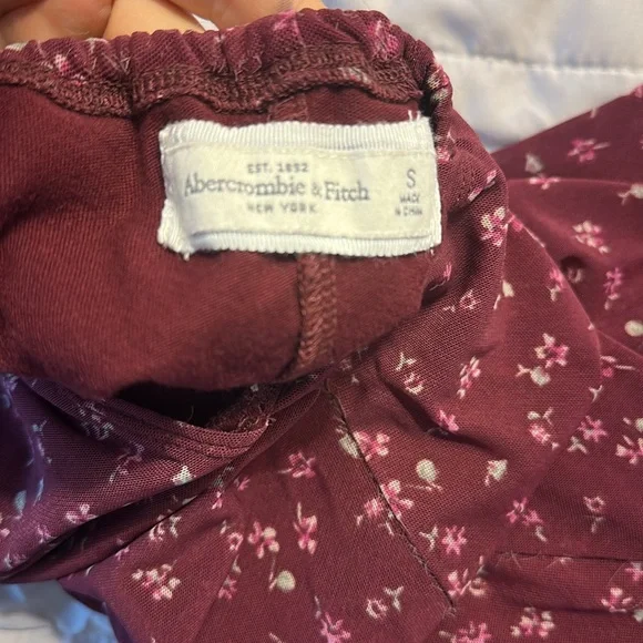 Elegant Burgundy Floral Dress - Picture 2 of 5